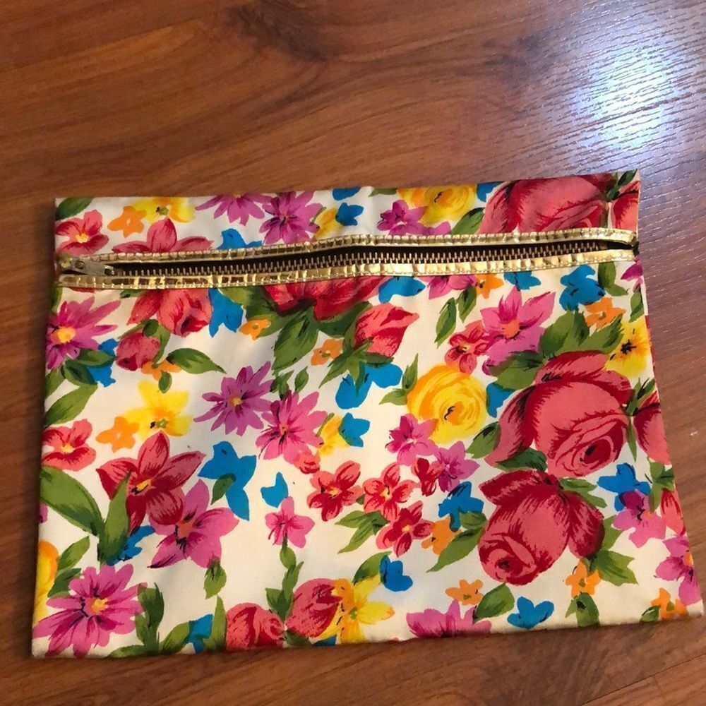 Deadstock Vintage Satiny small make up case pouch
